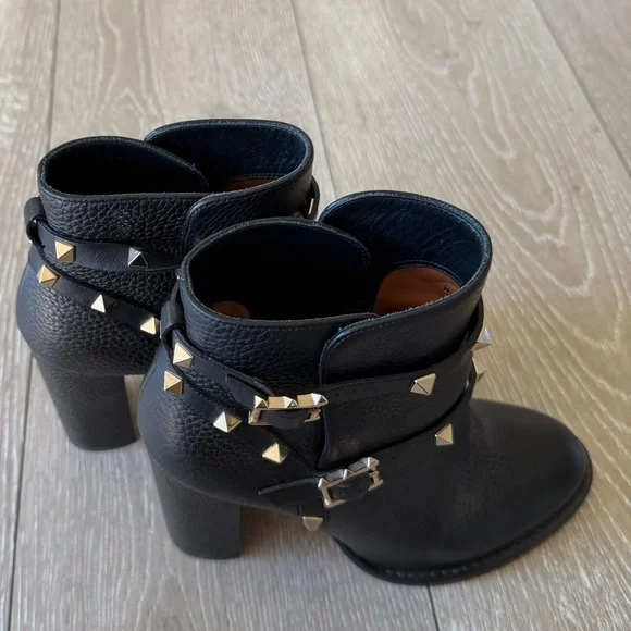 Valentino Garavani Black Grained Leather Rockstud Block Heel Ankle Boot - Picture 7 of 15